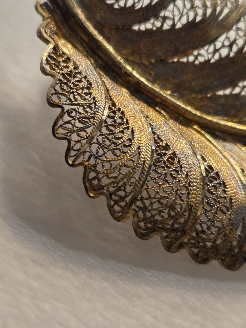 Vintage Gold Tone Filigree Wirework Leaf Brooch Pin 2